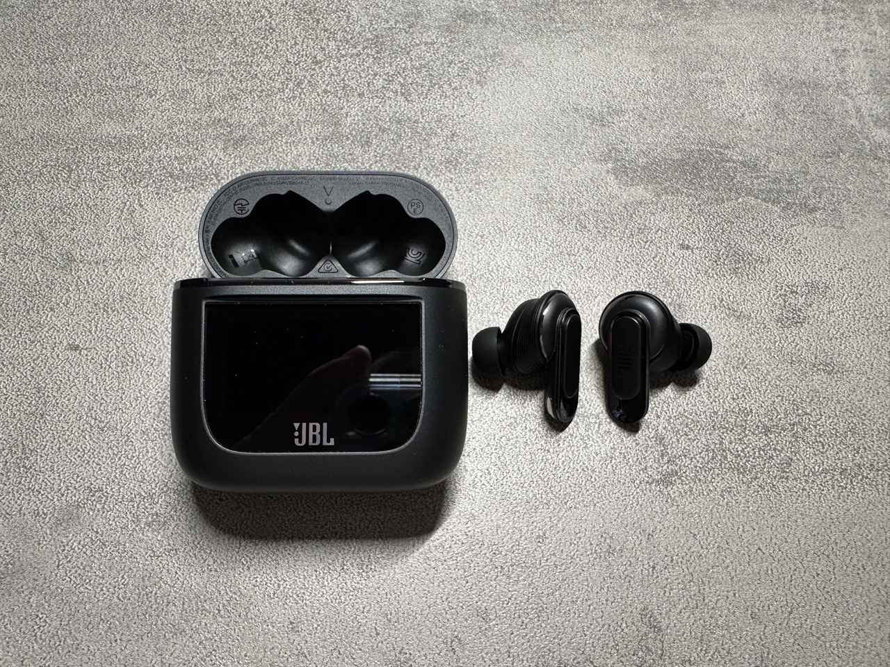 JBL Tour Pro 2 im Test: Was können die In-Ears mit Smart-Case?