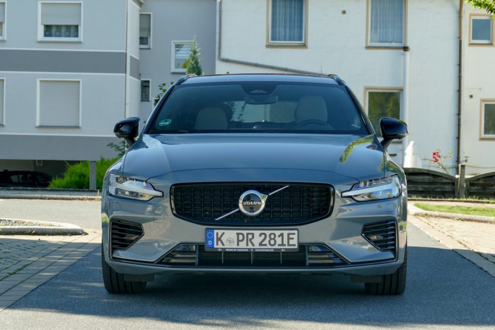 Volvo V60 T8 Recharge Front