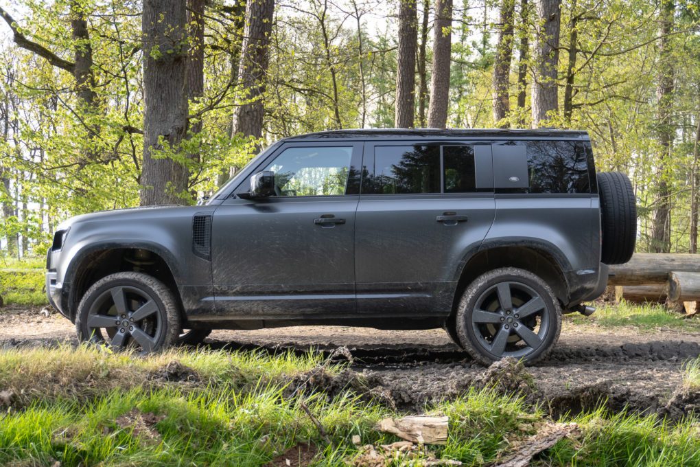 Land Rover Defender 110 V8 Off-Road seitlich