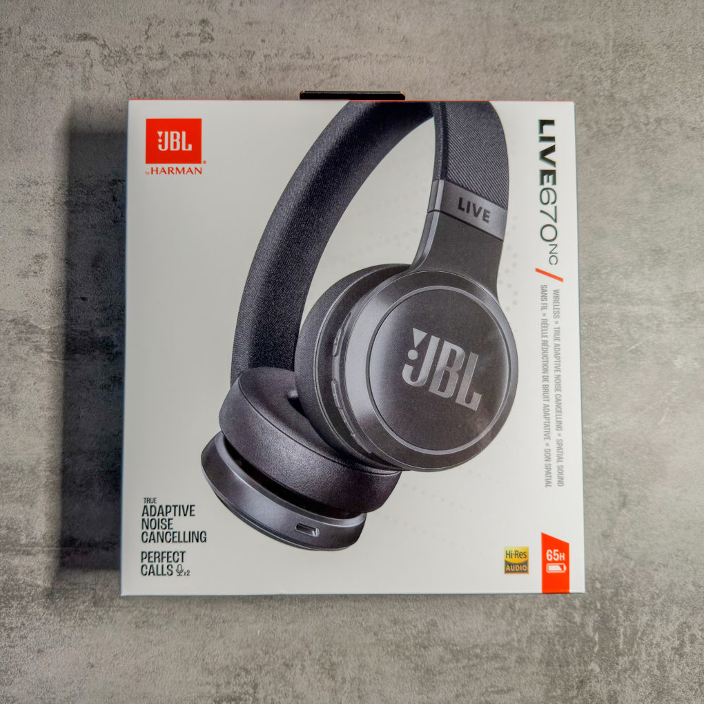 JBL Live 670 Verpackung Vorderseite